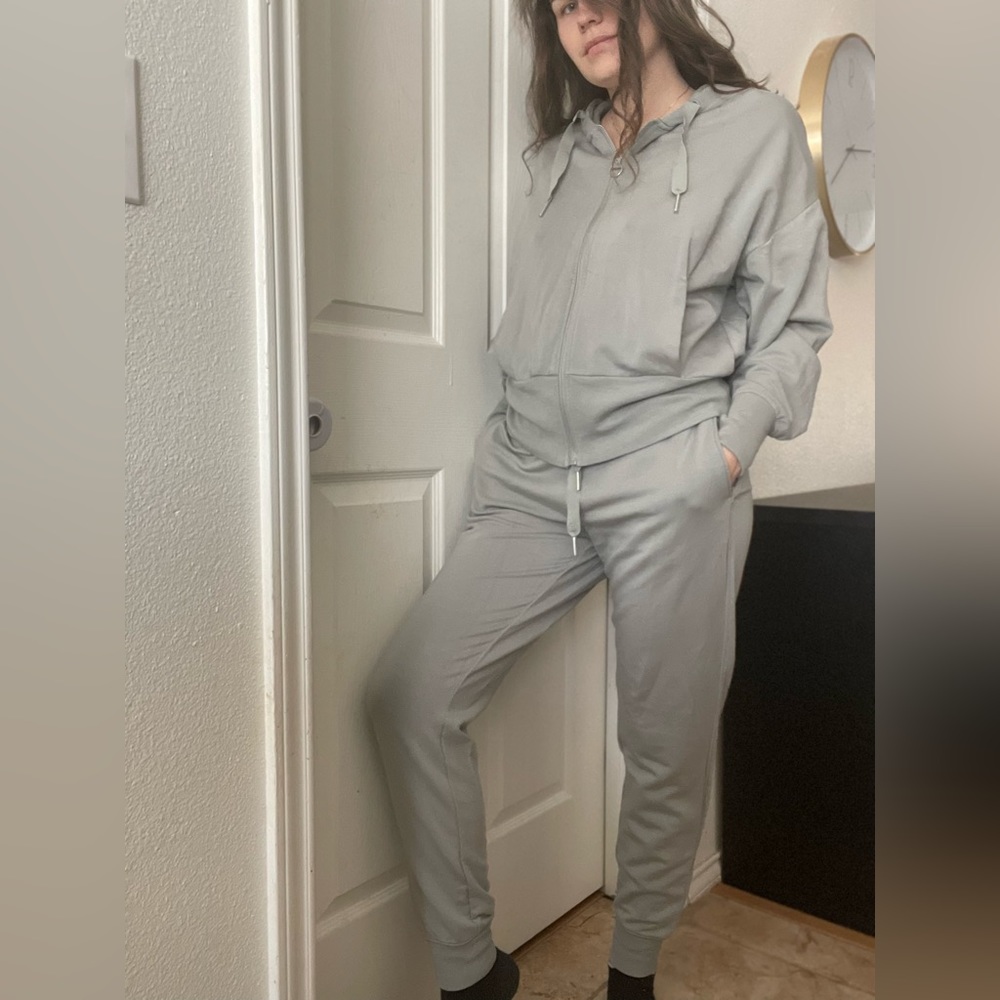 Athleta Balance *Sweatshirt only* Size Medium Sage Green